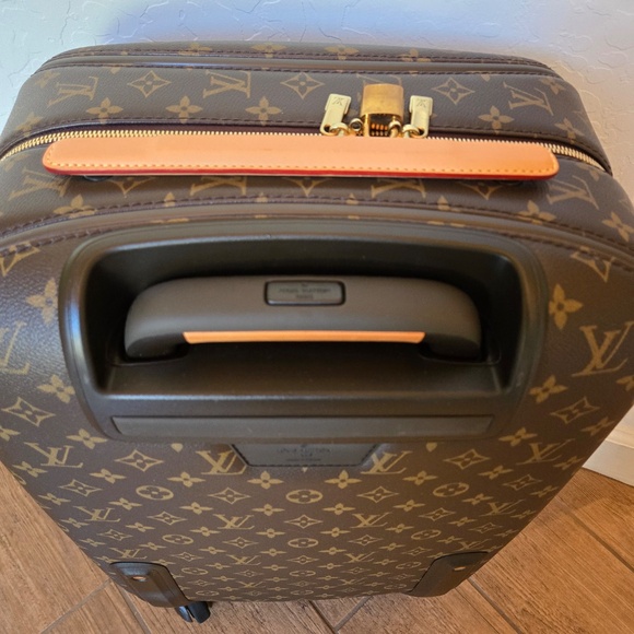 Louis Vuitton  Zephyr 55 Suitcase - Picture 13 of 16